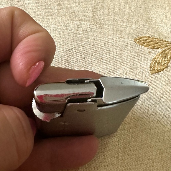 Vintage Ronson Oval Chrome Flint & Gas Lighter. Made in England. - Picture 3 of 8